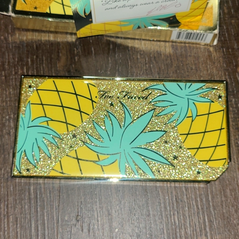 2 face sparkling pineapple eye shadow pallet